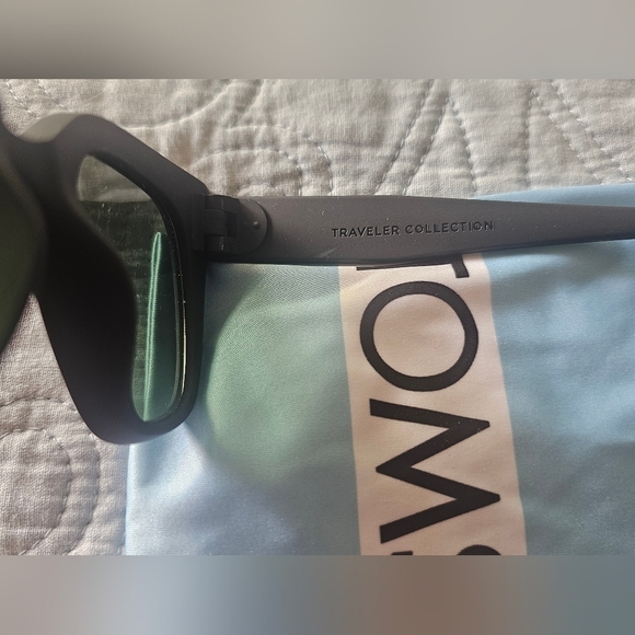 NWOT TOMS BlackSunglasses - Travelers Collection with Polarized Lens With Pouch! - Picture 8 of 8